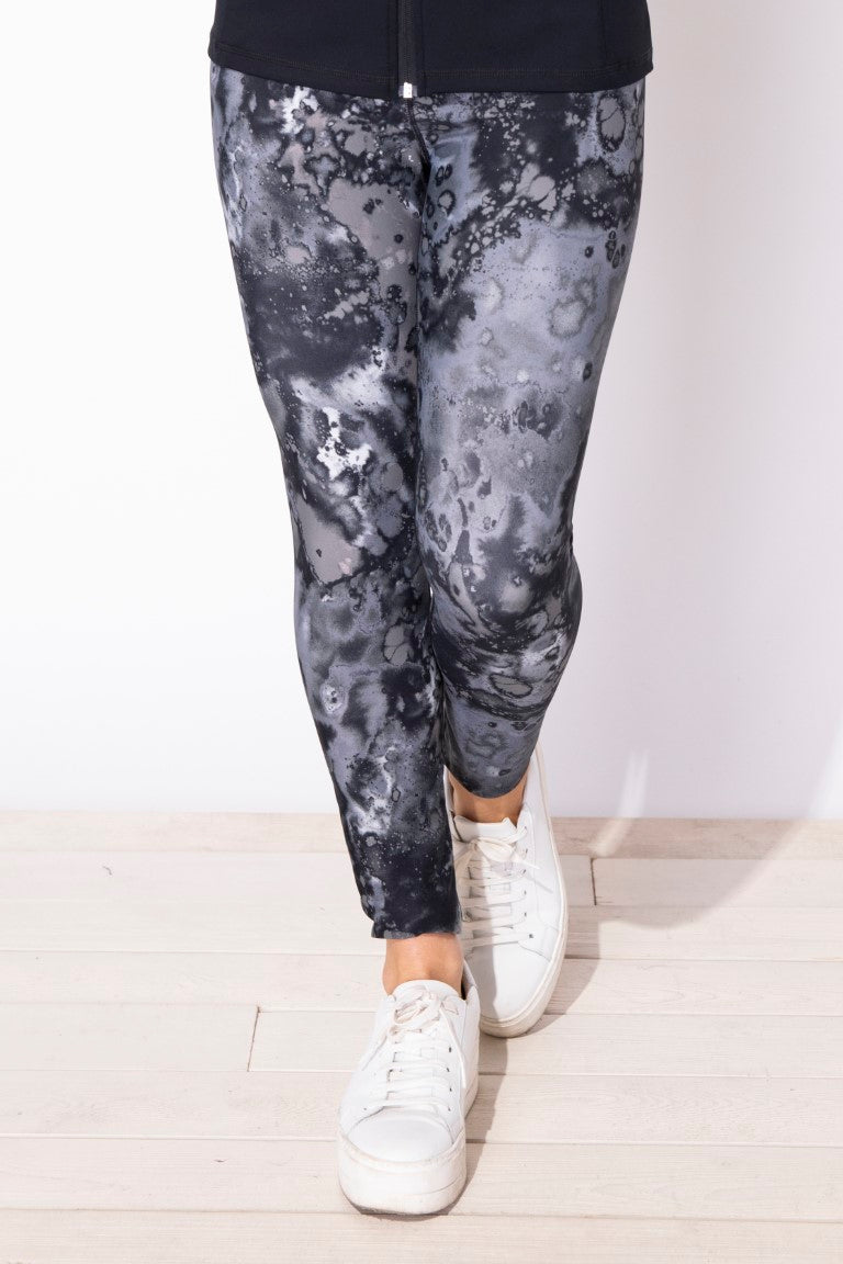 On The Move Leggings by Escape