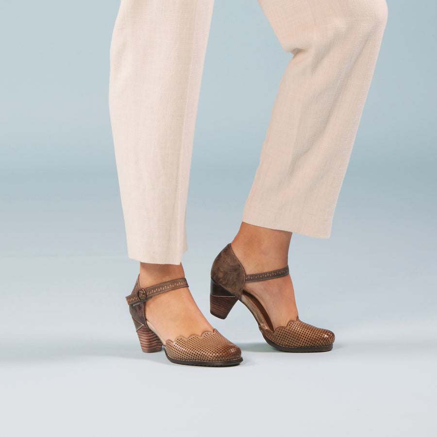 L'Artiste Parchelle Closed Toe Leather Shoe