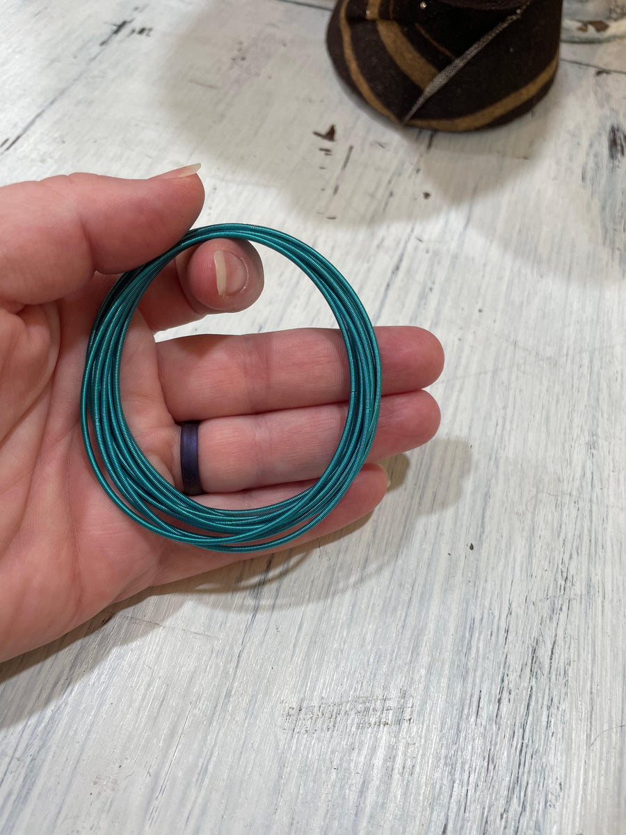 Guitar string bracelets in several colors - Robin Boutique-Boutique 