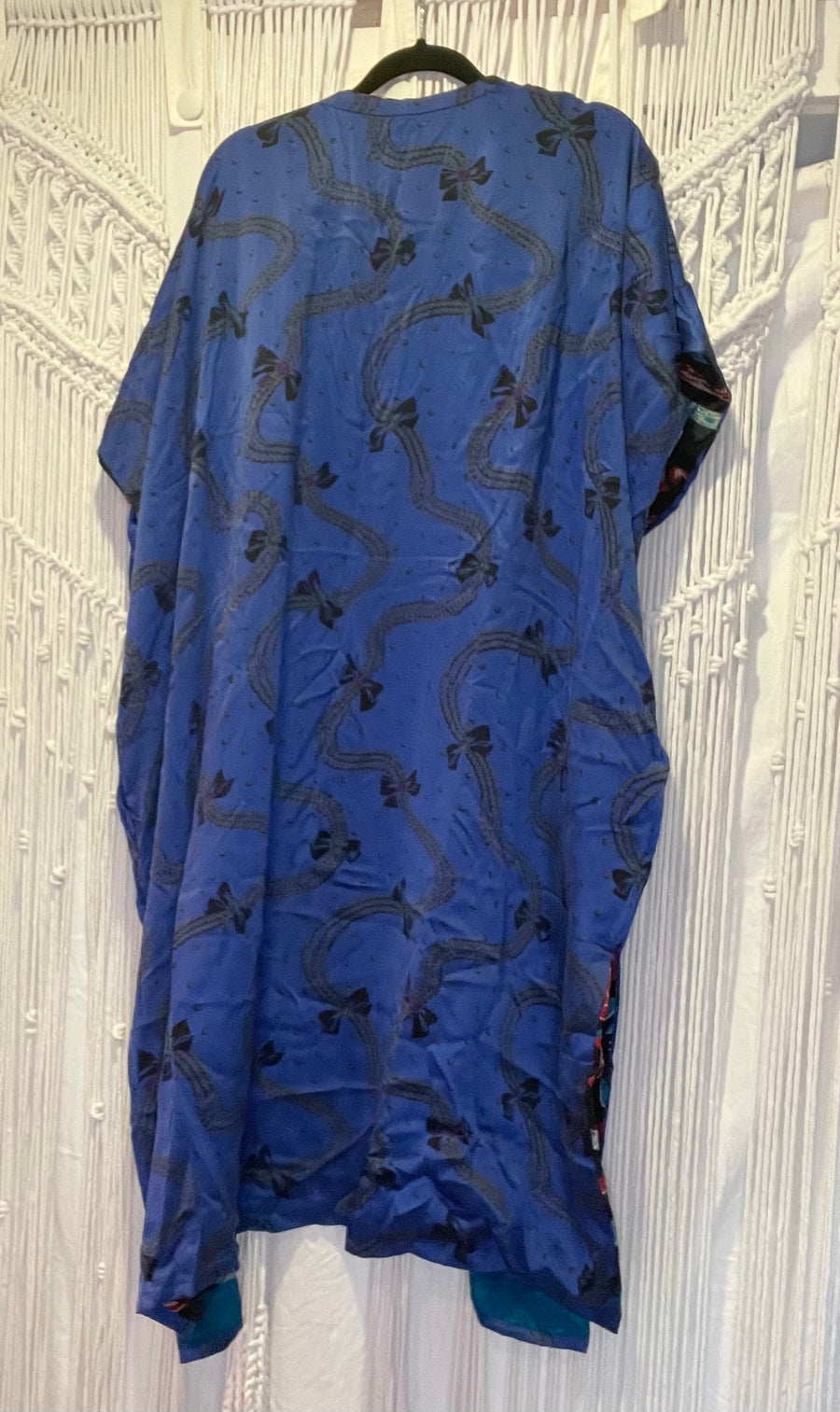 Float On Muu #231 by Kantha Bae