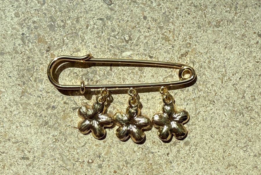 Gold Plated Kilt Pin with Dangling Flowers Brooch Charm Robin Boutique