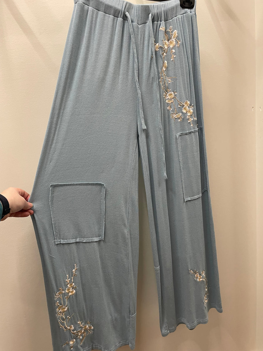 Sweet Floral Embroidered Pant