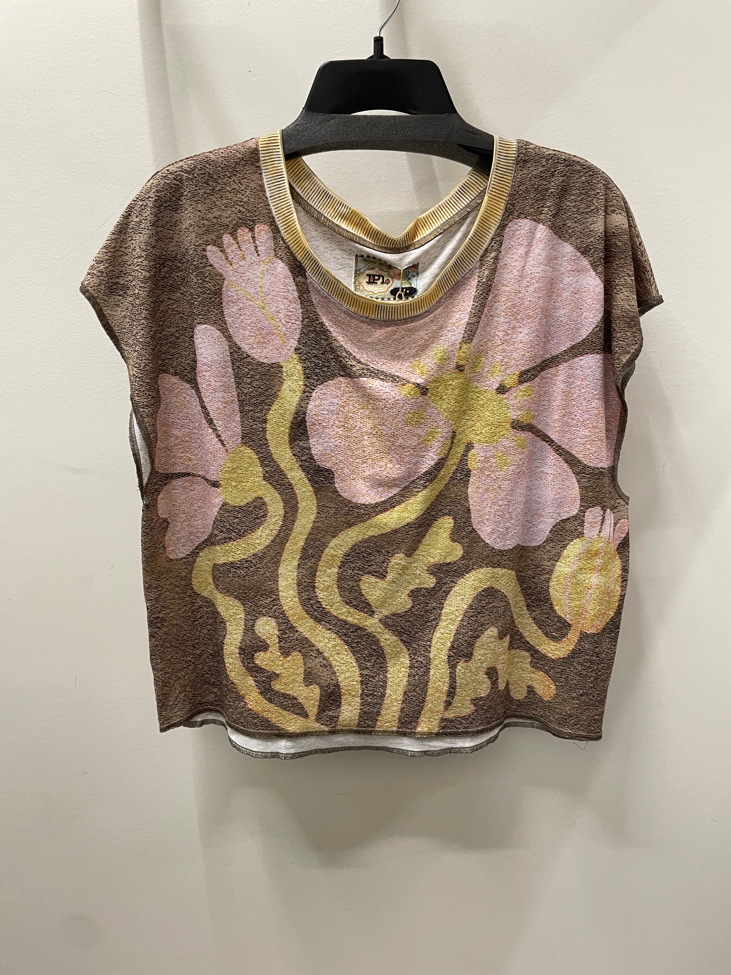 Tee in Floral Vibes by IPNG Design