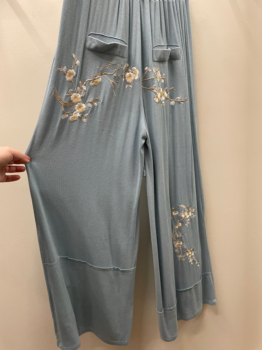 Sweet Floral Embroidered Pant