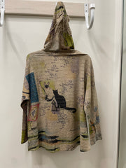 Hooded Pullover in Sassy & Queen Print by Inoah