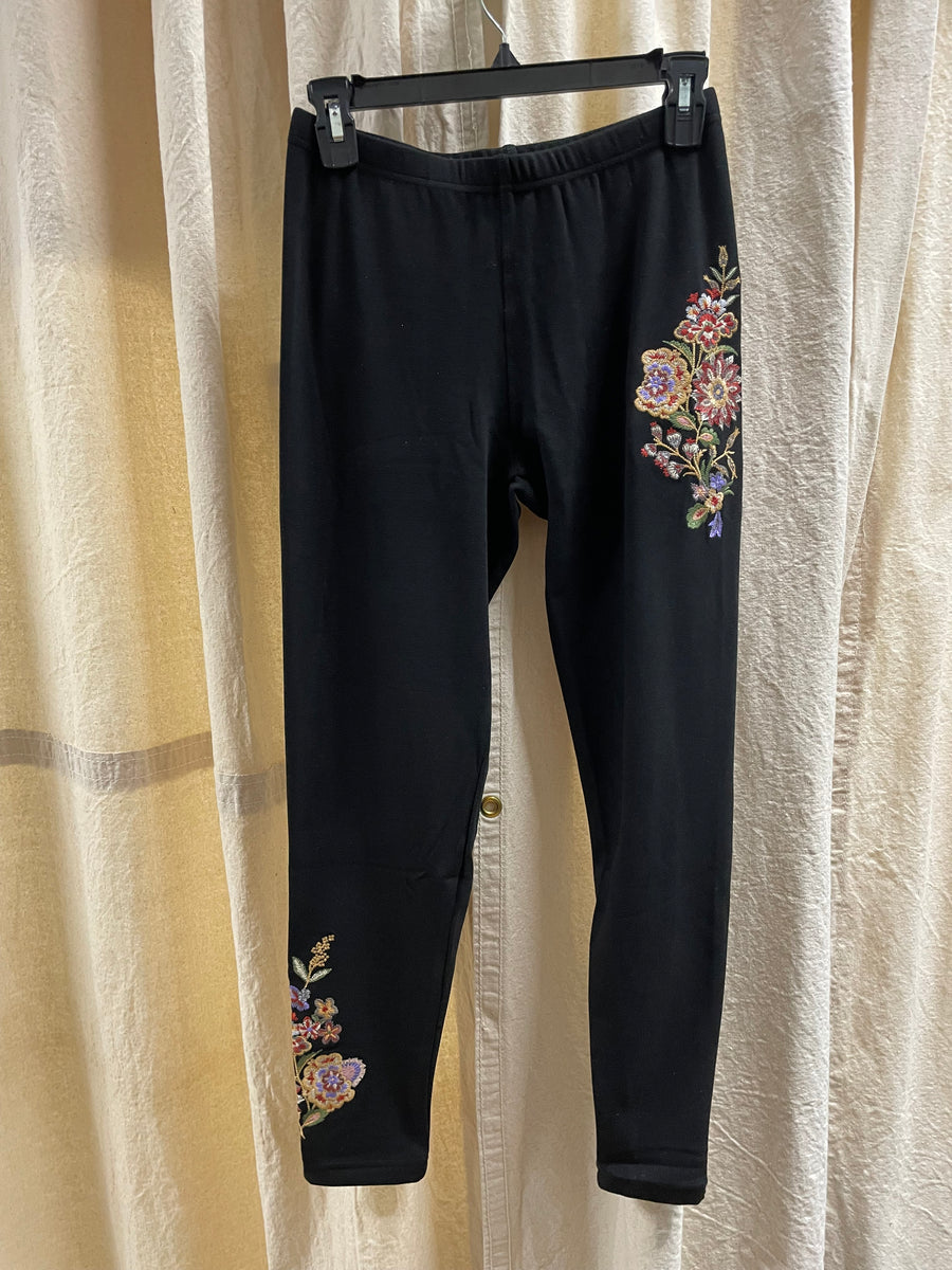 Embroidered Legging by Paparazzi
