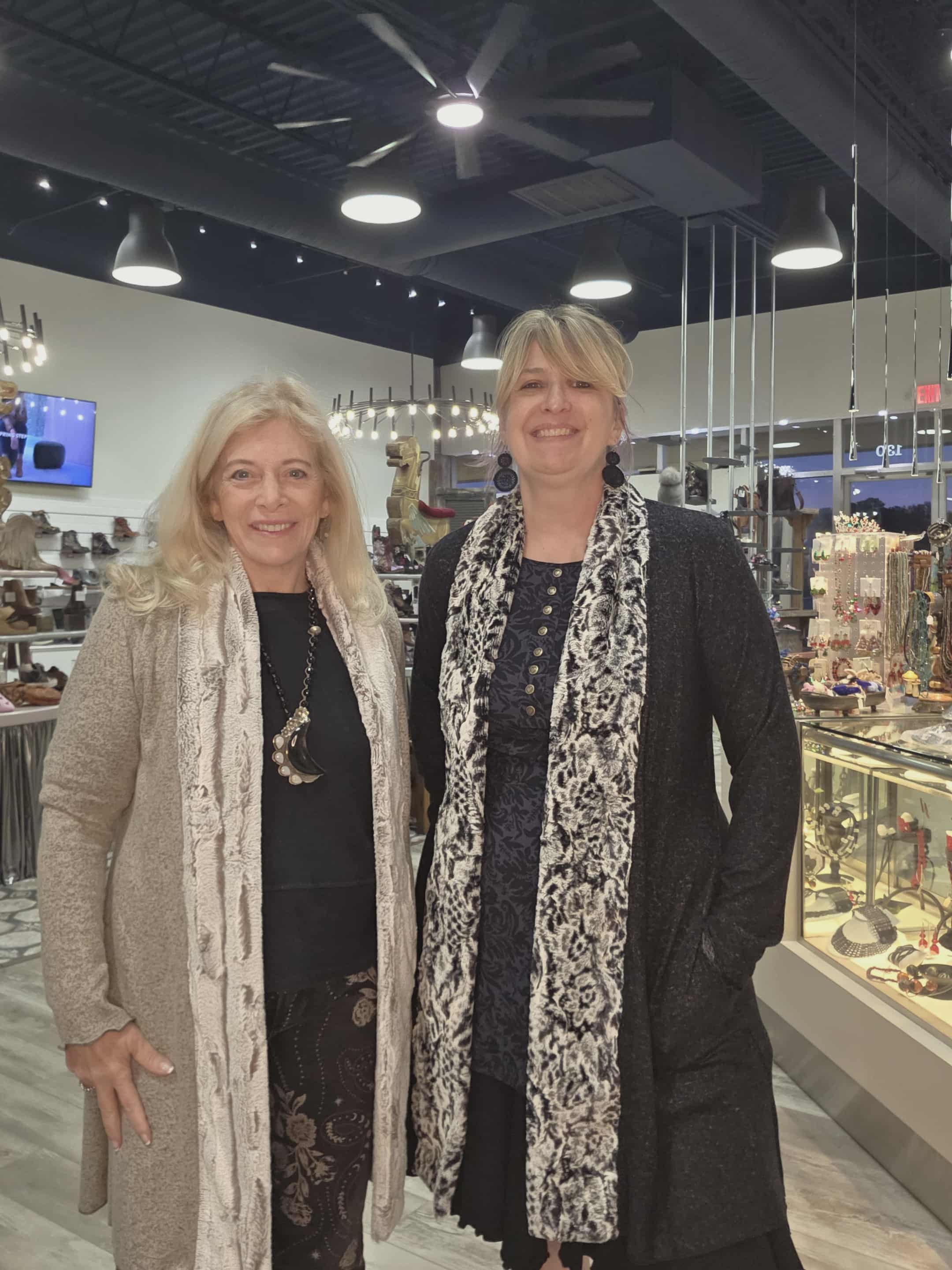 Sweater Cardigan with faux fur trim in Navy