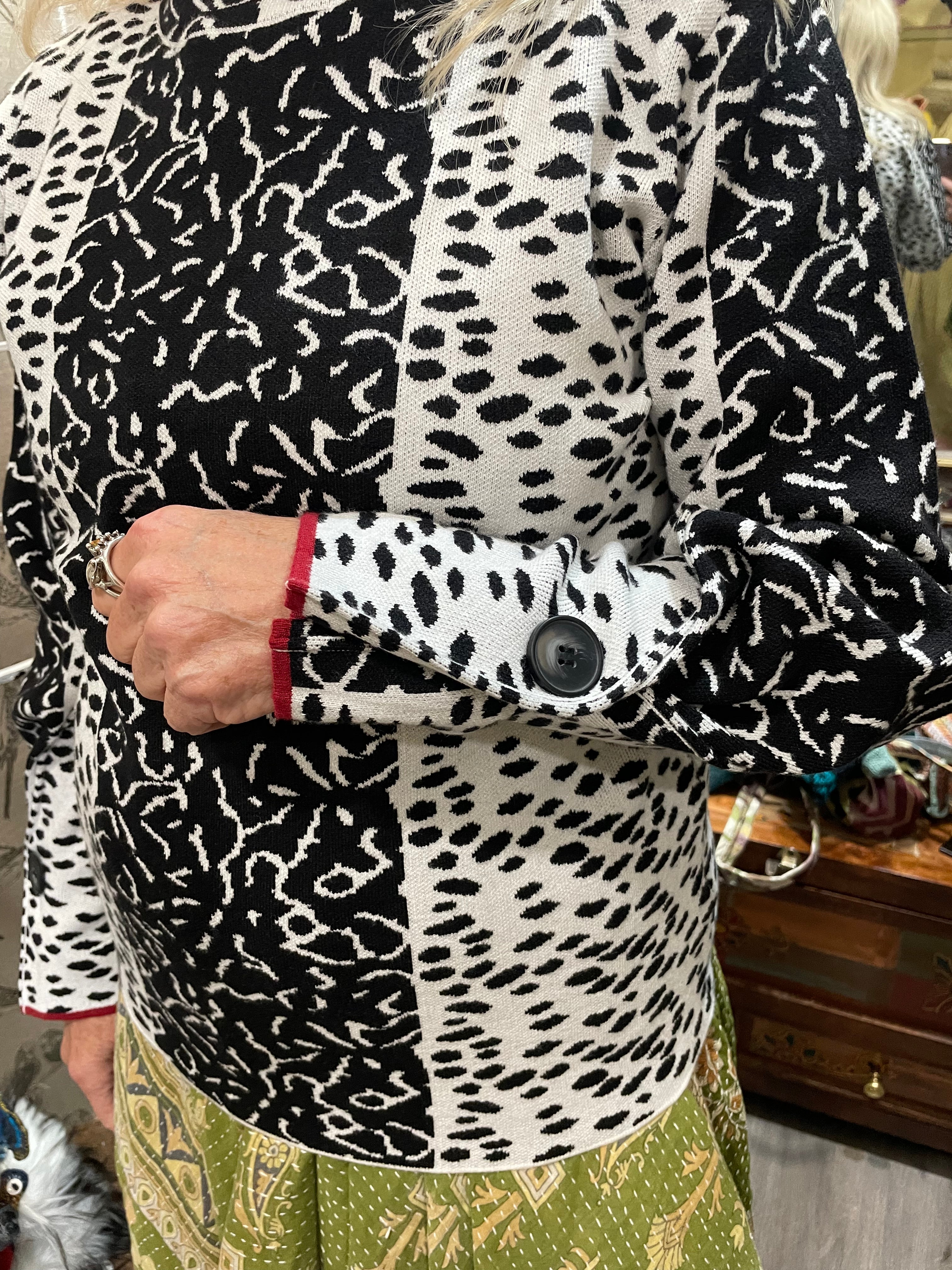 Black & White Animal Knit Pullover - Robin Boutique-Boutique 