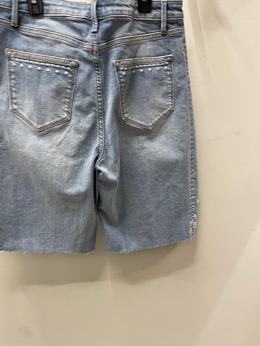 Palmer Barrel Short in Spring Snowflake by Driftwood Jeans