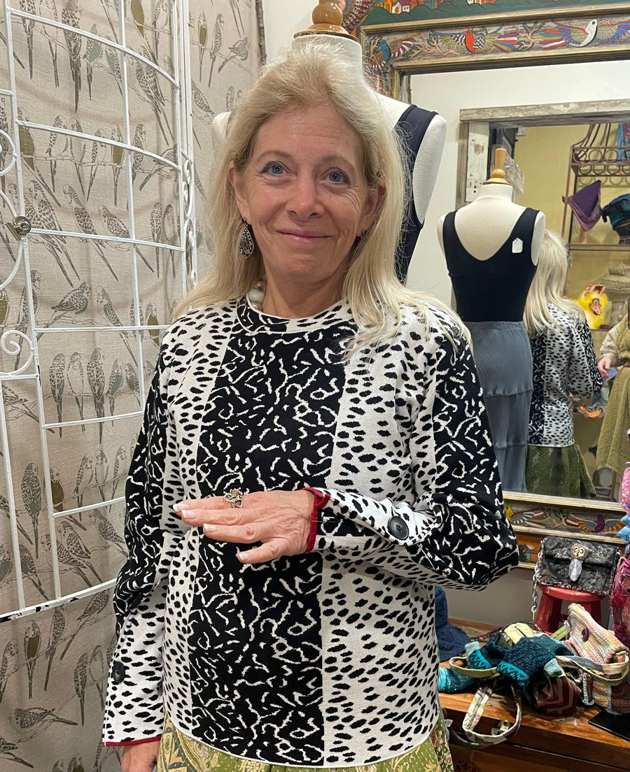 Black & White Animal Knit Pullover - Robin Boutique-Boutique 