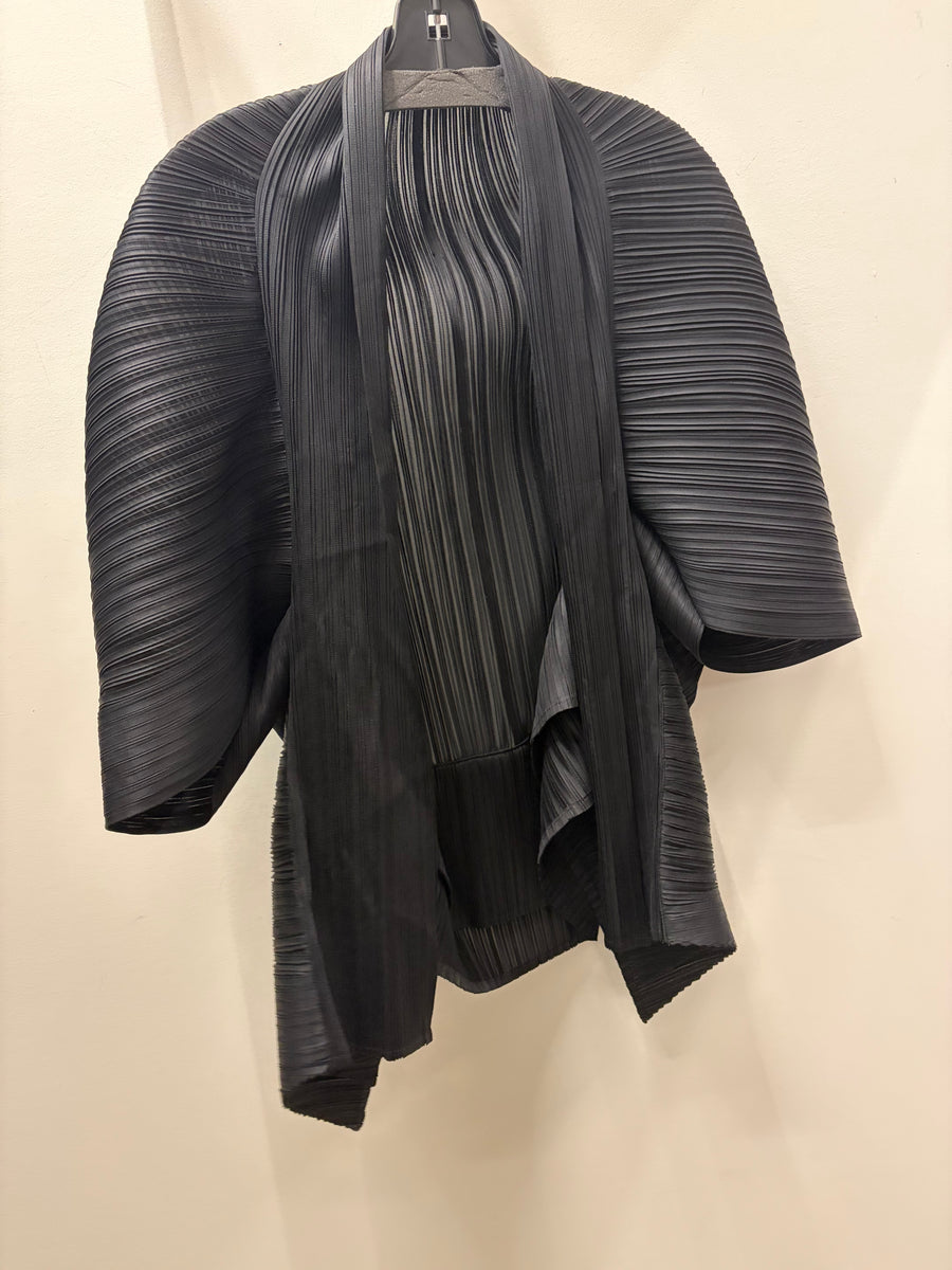 Pleated 2-Way Kimono Jacket by EllyNDale