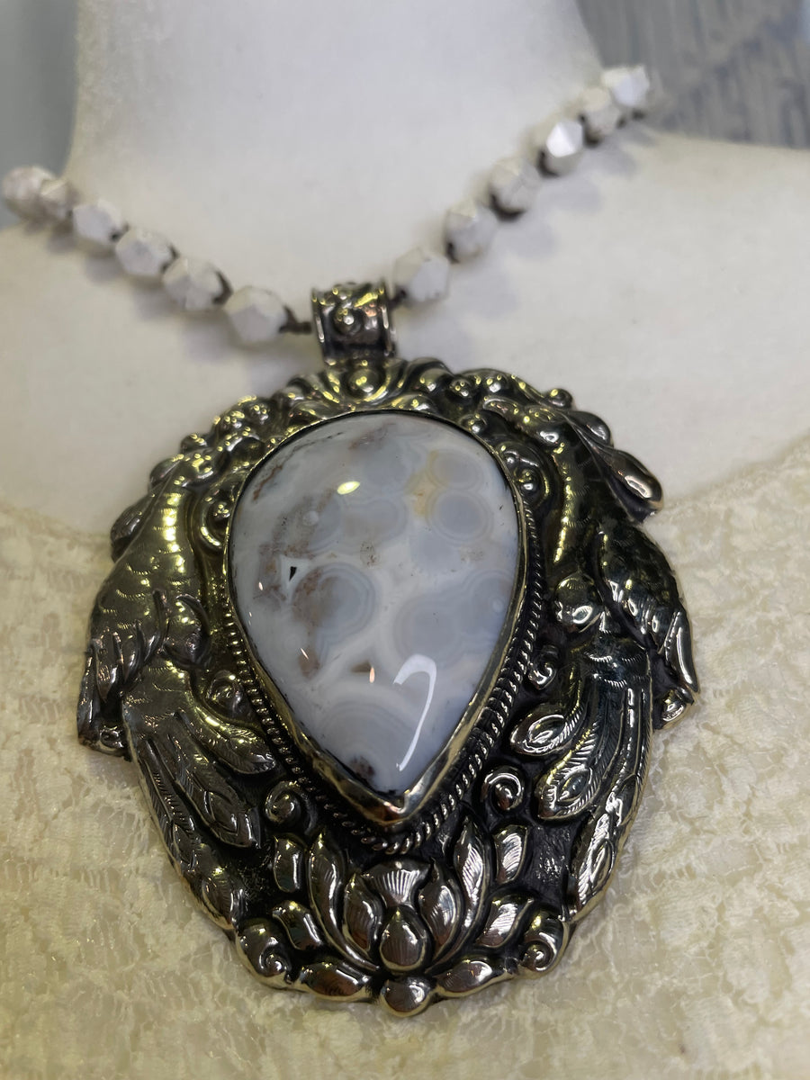 Peacock Lace Fossil Agate Short Necklace