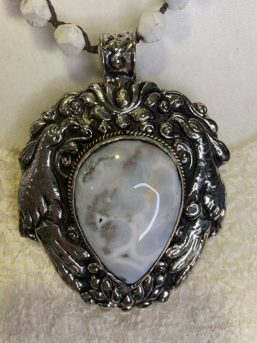 Peacock Lace Fossil Agate Short Necklace