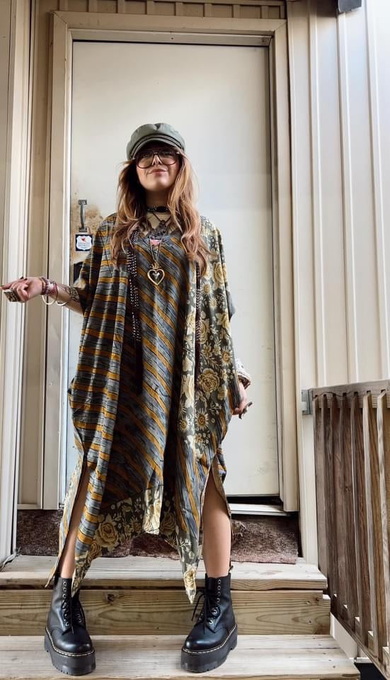 Float On Muu #231 by Kantha Bae
