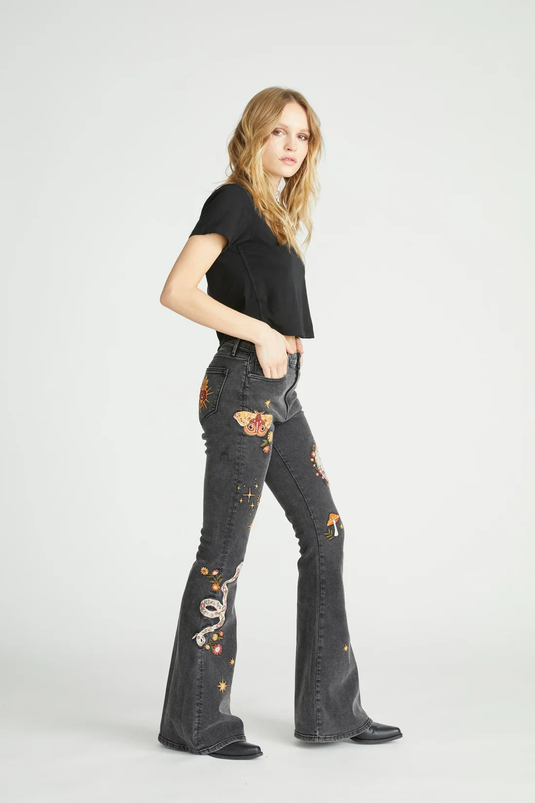 Farrah Jean in Hallucination by Driftwood