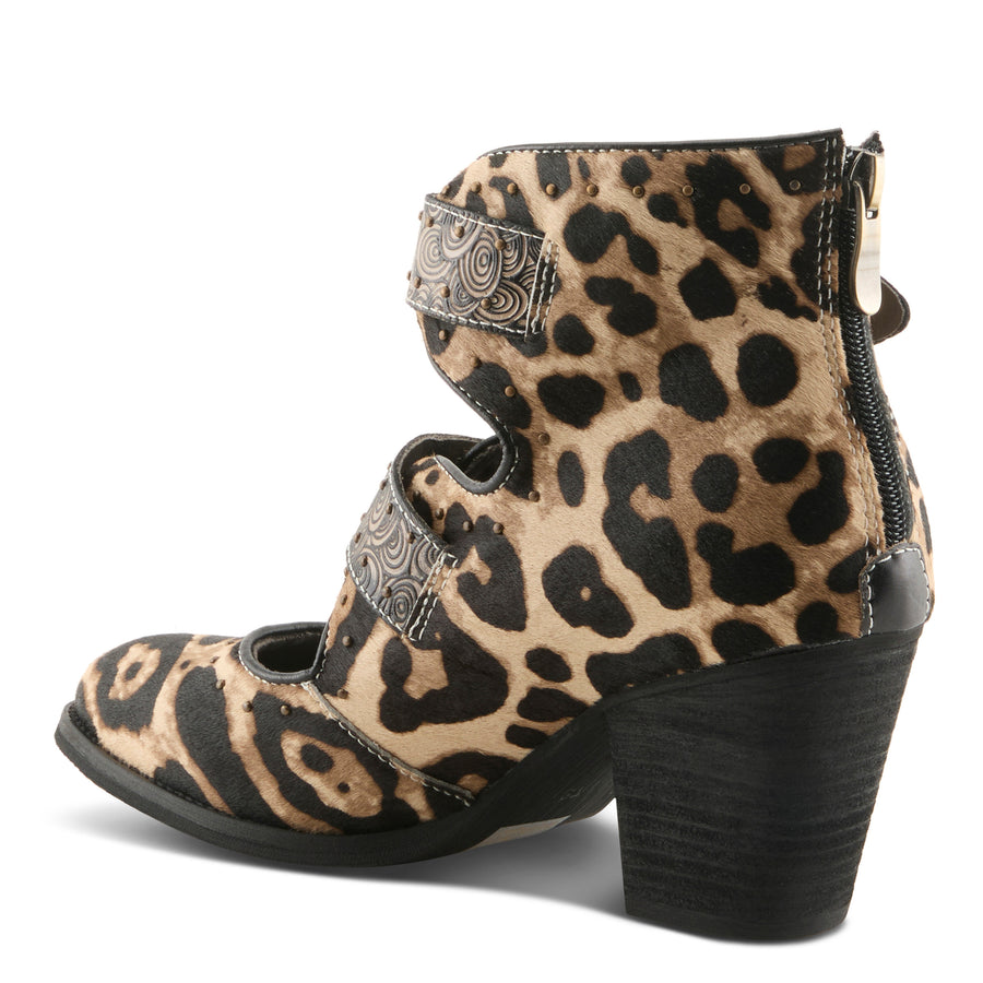 L'Artiste Notched-Leo Boots Back View - Robin Boutique