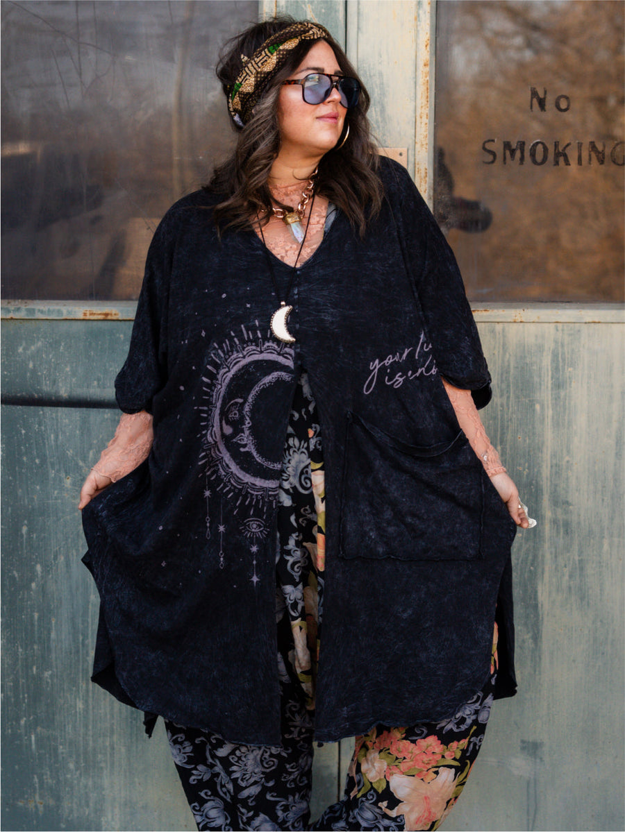 Dream Split Muu Tee by Kantha Bae