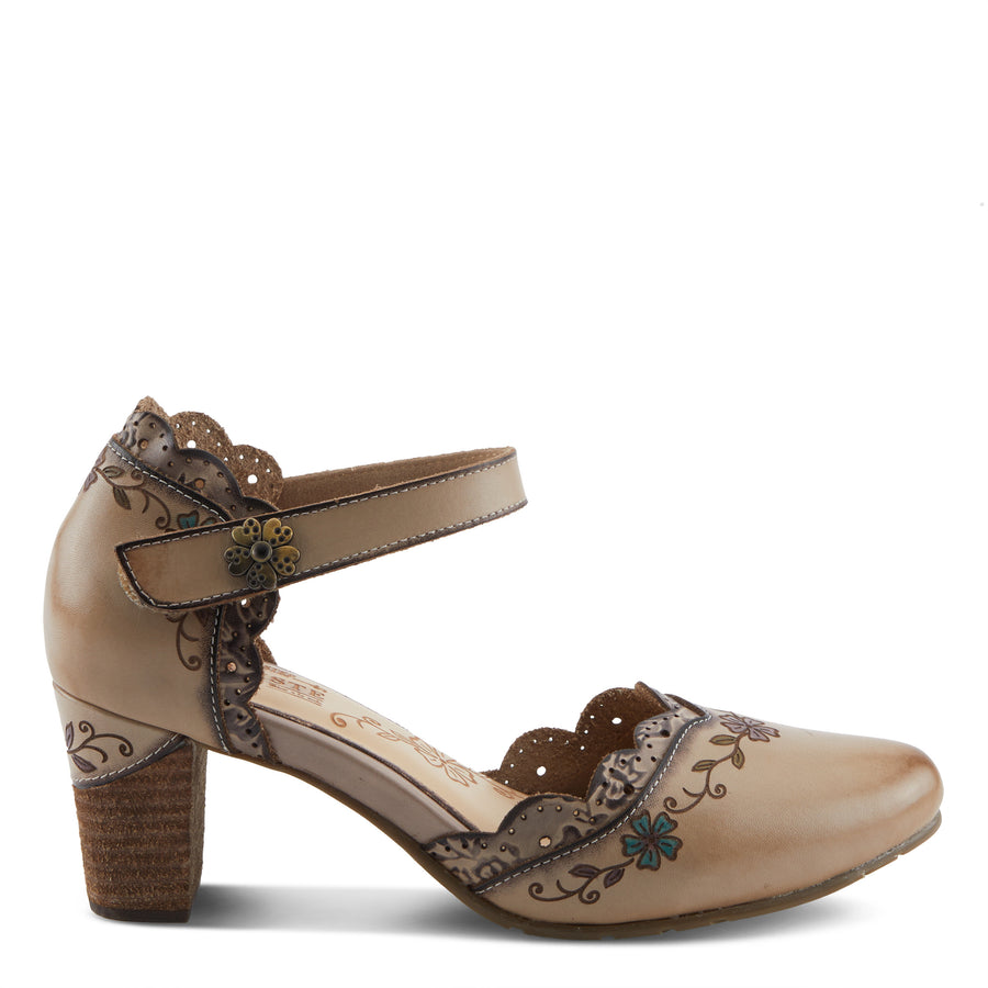 L'Artiste SayYes Closed Toe Leather Shoe