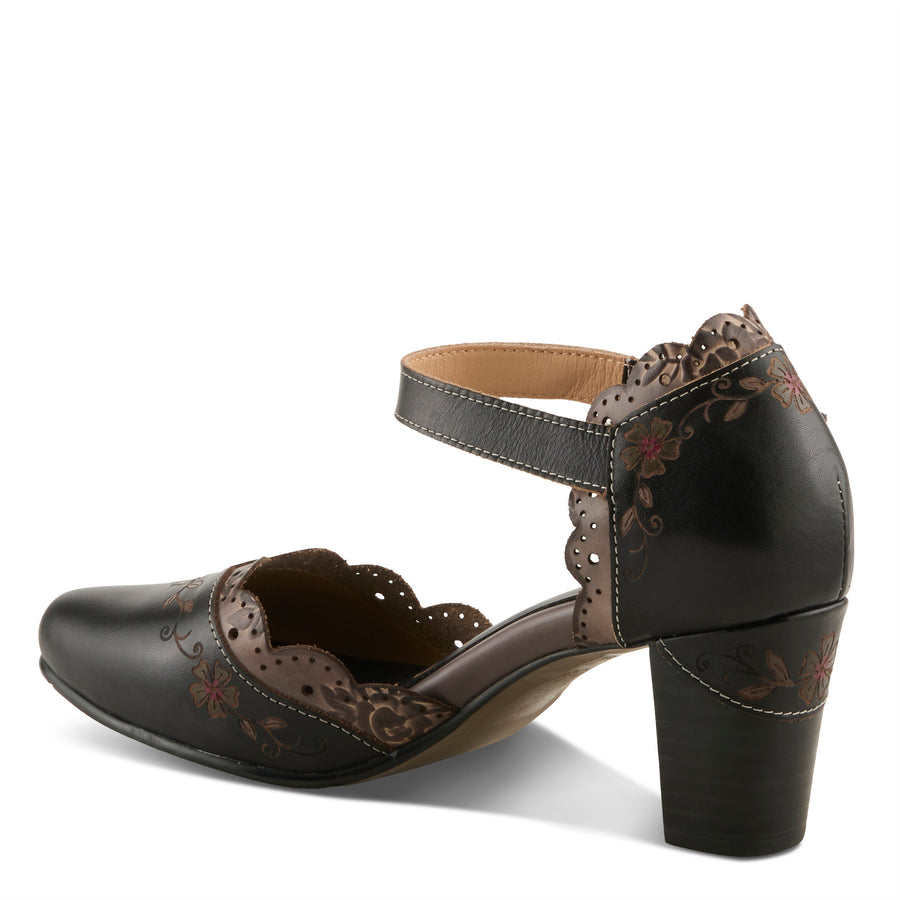 L'Artiste SayYes Closed Toe Leather Shoe