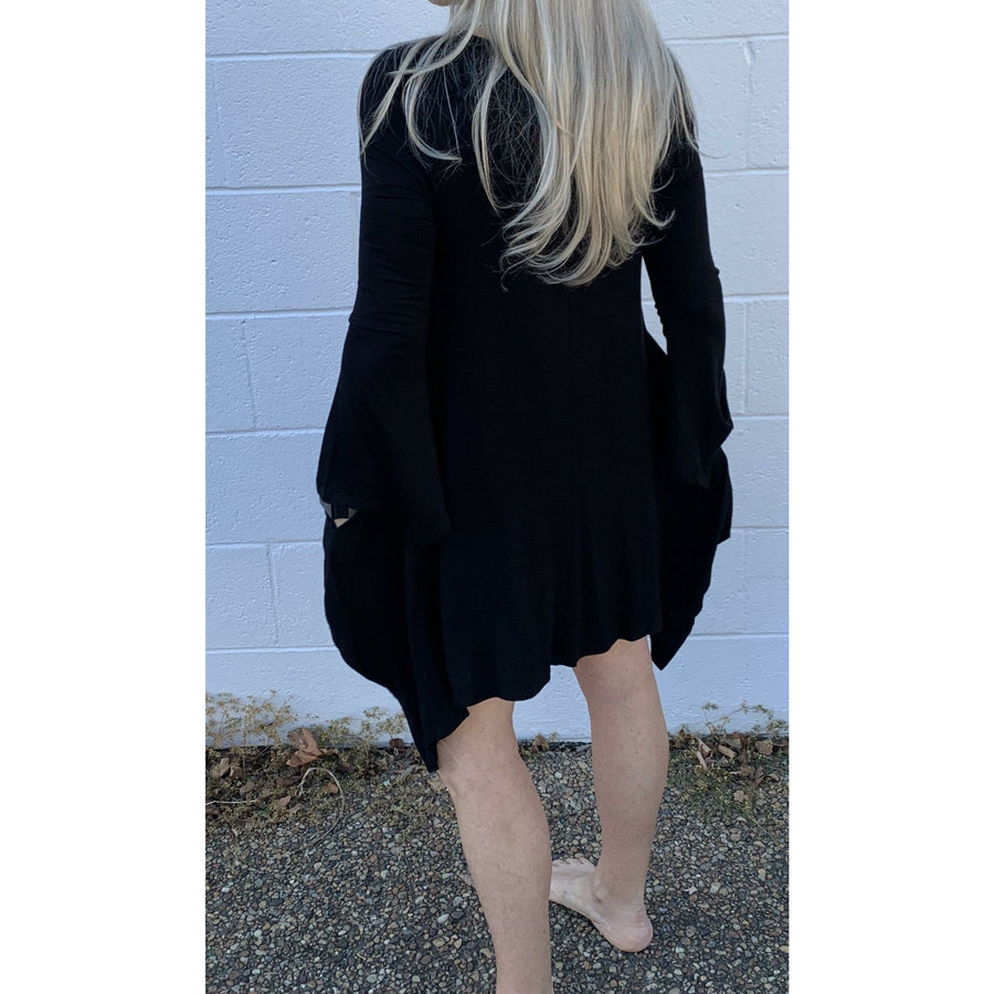 V-neck long sleeve tunic top with side pockets. Sizes S,M,L. - Robin Boutique-Boutique    &.  Reloved Fabrics