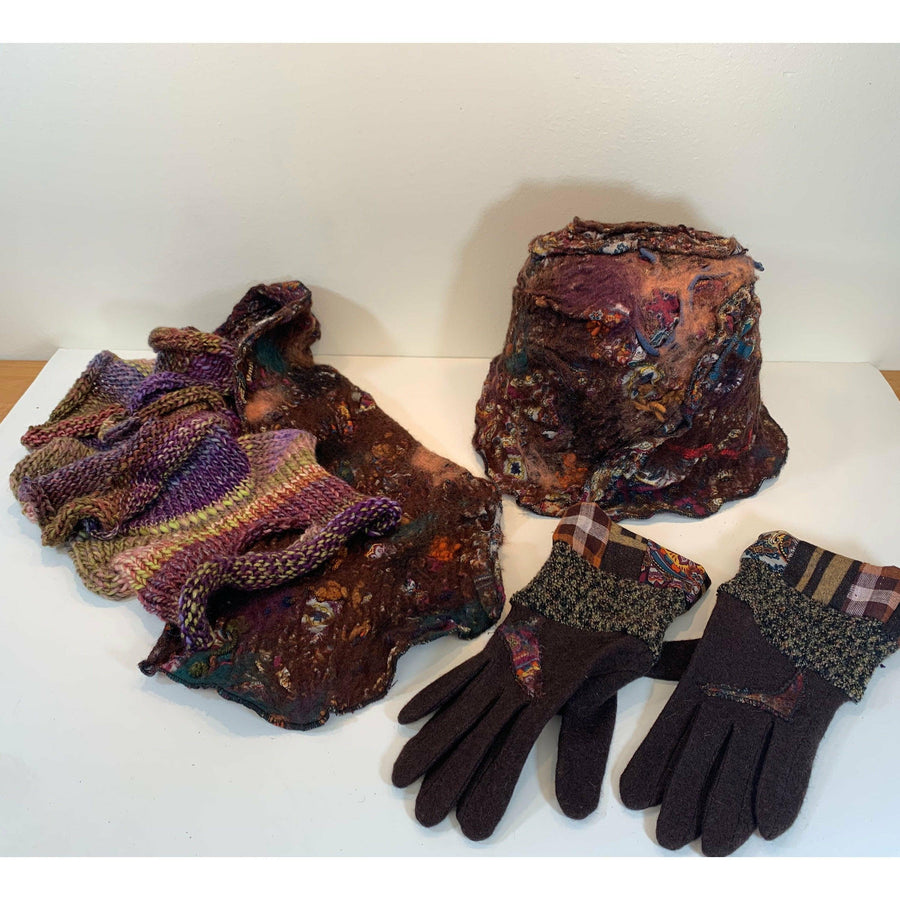 Wonderful brown wool winter gloves with recycled sweater bits, patchwork cuffs n felt details. Toasty gloves stretch to fit. Free Ship USA - Robin Boutique-Boutique 